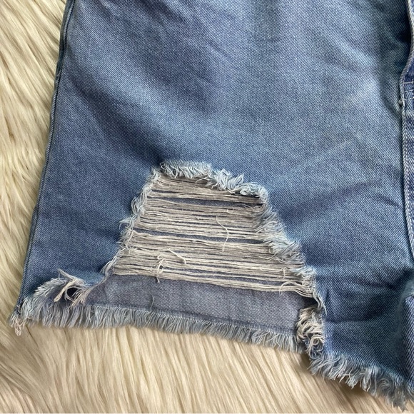 PrettyLittleThing : size : 14 : high waisted ripped distressed denim jean shorts - Picture 7 of 10